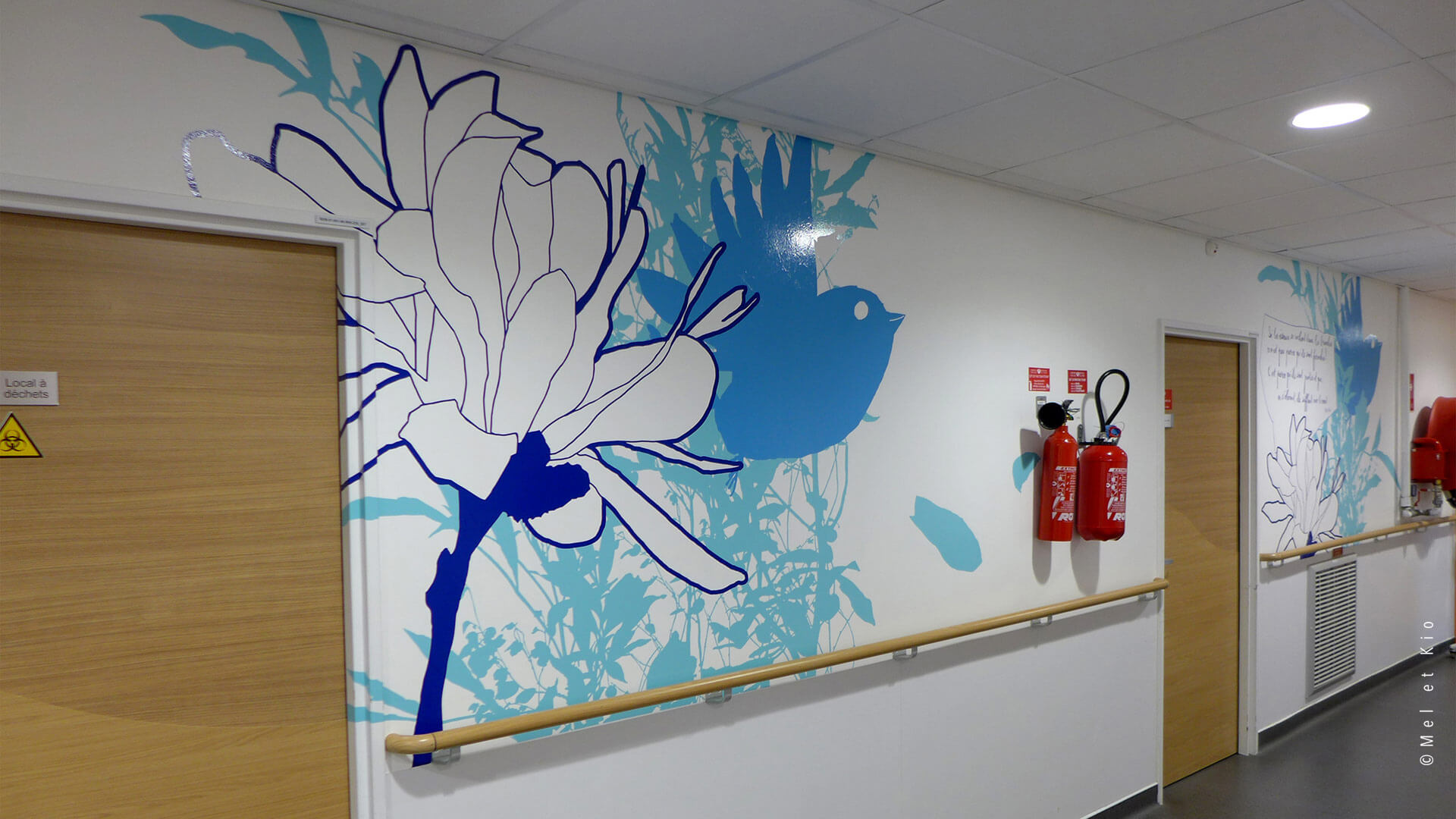 Pediatric surgery white and blue wallpaper mural